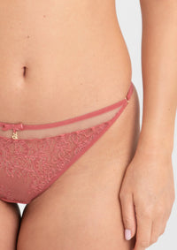 Lace Low-Rise String Panty Samanta Naomi