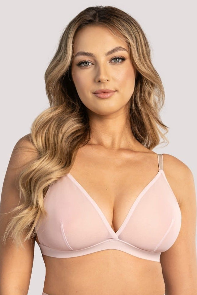Soft Deep Plunge Bralette Unikat Mia in blush pink with wireless support and deep V neckline, ideal for everyday or bridal wear.